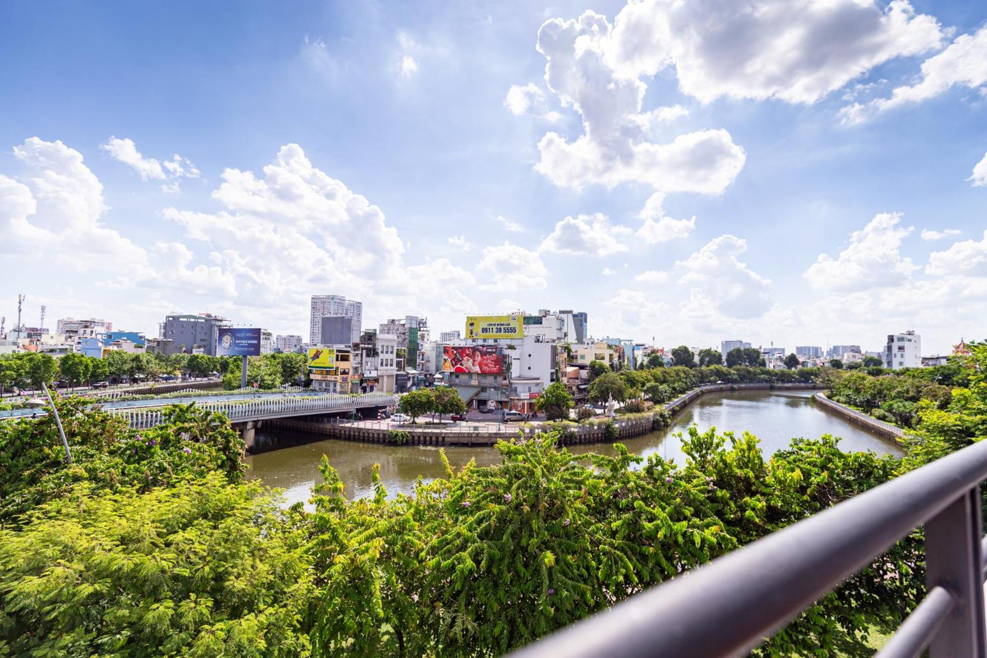 Cozy Riverview Of Livinginn Cidade de Ho Chi Minh Exterior foto
